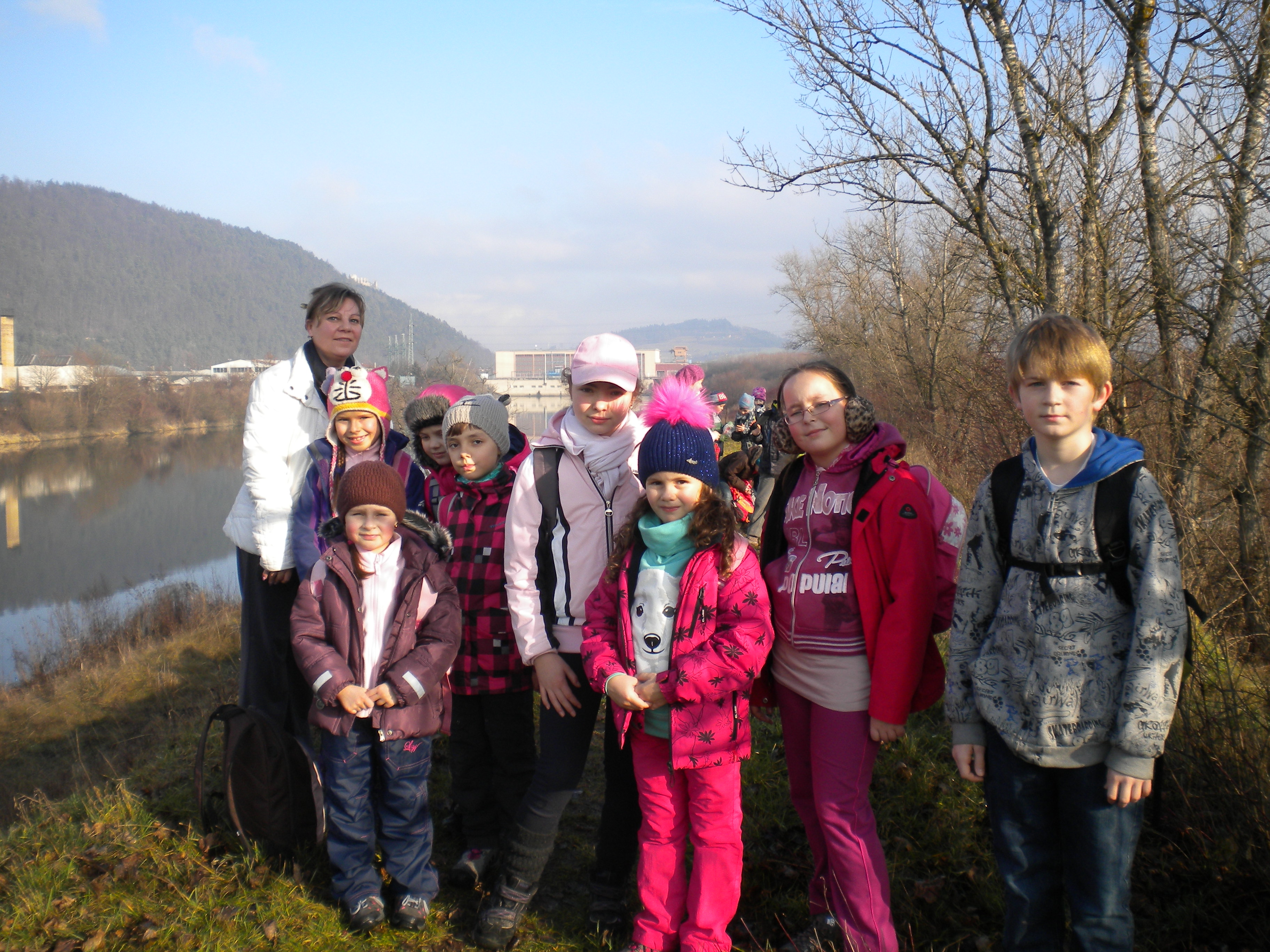 Fotogaléria Spolupráca piatakov s prvákmi - turistický krúžok (3) Spolupráca piatakov s prvákmi - turistický krúžok